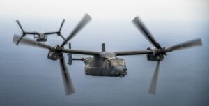 1 kuollut, 7 kadonnut Yhdysvaltain armeijan Osprey-lentokoneen syöksymisen jälkeen Lounais-Japanin edustalla