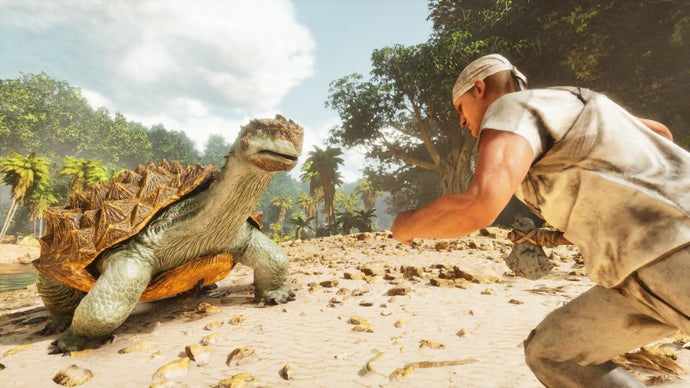 Скриншот из Ark: Survival Ascended, показывающий игрока на пляже, сражающегося с огромной доисторической черепахой.