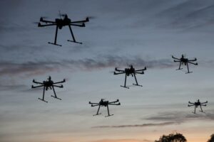 L'armée obtient le premier prototype de micro-ondes de haute puissance pour contrer les essaims de drones