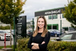 Aston Barclay, Investors in People akreditasyonunu kutluyor