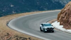 BMW spricht darüber, was nötig war, um den Pikes Peak zu besteigen und abzustürzen – Autoblog