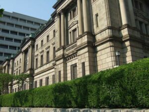 Адачі Банку Японії: Важко припинити негативні ставки, доки не почнеться цикл позитивної інфляції заробітної плати