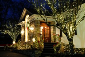 Buying a Home During the Holidays: Tips from a Realtor