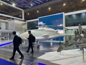 China aprovecha exhibición aérea en Medio Oriente para impulsar la cooperación regional en defensa