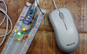 একটি PS/2 মাউস একটি Arduino #Arduino @hacksterio এর সাথে সংযুক্ত করা হচ্ছে