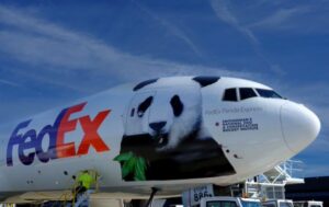 FedEx "Panda Express" saapuu Chenduun, Kiinaan