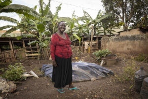 乌干达农村地区的家庭和奶牛场紧密结合 - Native