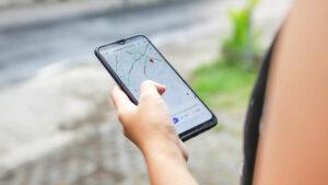 Kako deliti lokacijo za nedoločen čas na iPhoneu in Androidu