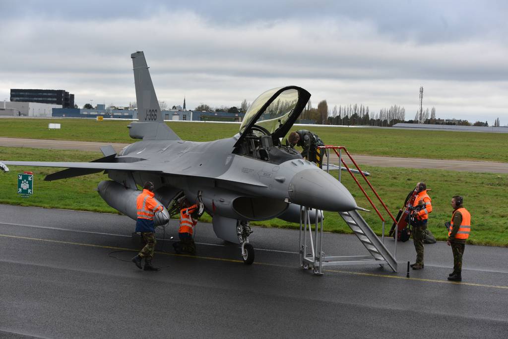 הולנד שולחת חמישה מטוסי F-16 לרומניה כדי להכשיר טייסים אוקראינים