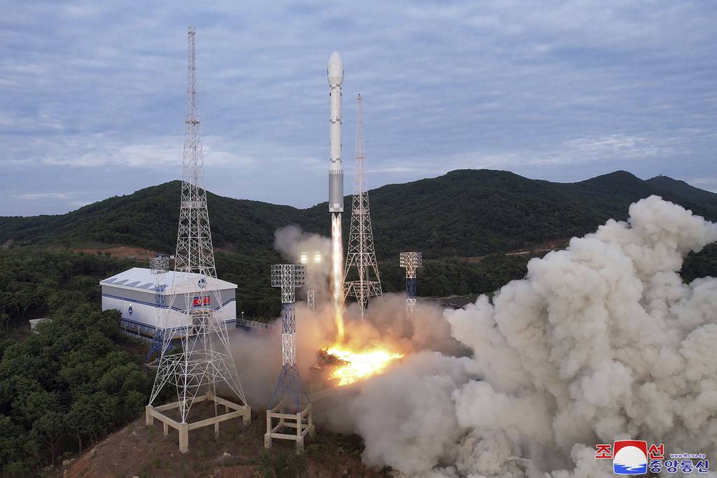 Corea del Norte afirma haber puesto con éxito en órbita un satélite espía