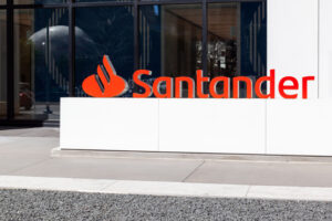 Santander valitsee jälleenmyyjien huutokaupan uudelleenmarkkinoinnin MG:n digitaaliseen strategiaan