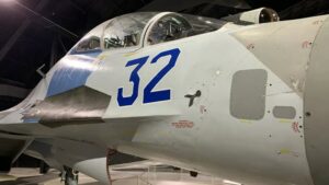 Вблизи с Су-27УБ Фланкер в Национальном музее ВВС США