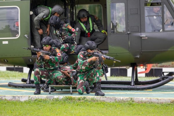 أين يقف المرشحون الرئاسيون في إندونيسيا بشأن الدفاع الوطني؟