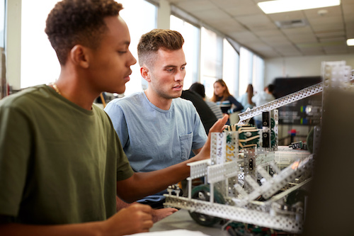 Perché la diversità e l’educazione STEM sono fondamentali per la nostra futura forza lavoro