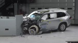 2024 Toyota Grand Highlander slaagt er niet in om IIHS Top Safety Pick te behalen - Autoblog