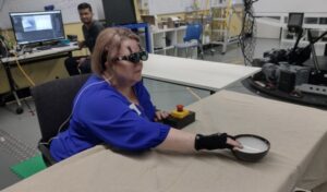 Akustisk beröringsteknik hjälper blinda människor att "se" med hjälp av ljud - Physics World