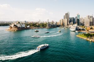 הרפתקאות אוסי: ניווט בעבודה ומשחק בחופשת עבודה באוסטרליה