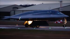 A B-2 Spirit On Global Power Mission RAF Fairford felé terelődik