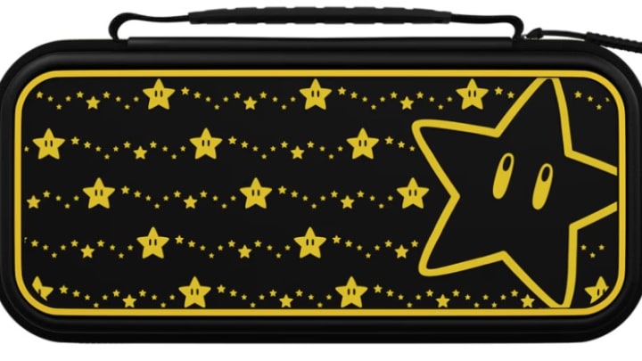 Nintendo Switch Travel Case Glow - Super Star dalam warna hitam dan kuning