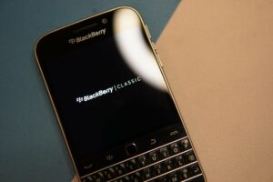 تخطط محاور BlackBerry لفصل أعمال إنترنت الأشياء
