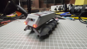Construya usted mismo un robot propulsado por tornillo para hacer frente a la tierra
