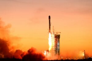 Misi internet satelit Tiongkok menyelesaikan tahun rekor peluncuran global