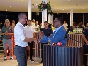 کورینڈن نے Curaçao کے Mangrove Beach پر The Rif کی افتتاحی پارٹی کا جشن منایا