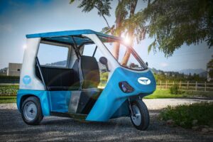 eTukTuk stræber efter at bringe bæredygtig transport til udviklingslande med sin innovative trehjulede elbil og opladningsinfrastruktur