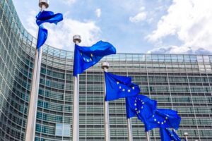 UE alergând în cerc încercând să scoată AI Act pe ușă
