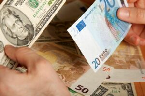 انخفض زوج يورو/دولار EUR/USD إلى ما دون 1.0750 حيث فاقت قوائم الرواتب غير الزراعية الأمريكية التوقعات