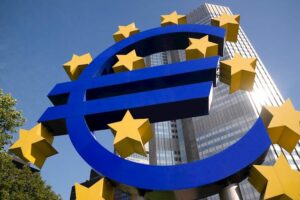 Đồng Euro tăng cao hơn trước quyết định lãi suất của ECB