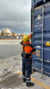 Eksoskeleti, ki jih uporabljajo pristaniški uslužbenci - Logistics Business® Maga