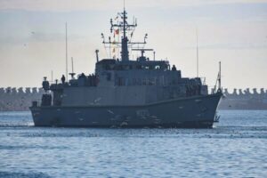 Ensimmäinen Romanian entinen kuninkaallisen laivaston Sandown-luokan miinanmetsästäjä saapuu maahan