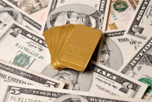 Guld handlas i sidled före amerikanska sysselsättningsdata