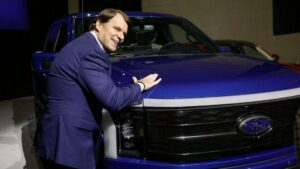 Jumătate dintre dealerii Ford încă nu vor să vândă mașini și camioane electrice - Autoblog