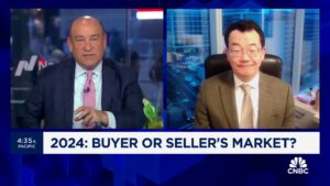 Kupujący zawsze reagują na niższe stopy procentowe, mówi Lawrence Yun z NAR