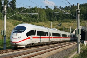 ICE-tåget från Bryssel till Frankfurt blockerade i flera timmar nära Liège.