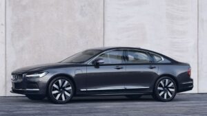 Onko tämä Volvon sähkökäyttöisen ES90-sedanin prototyyppi? - Autoblogi