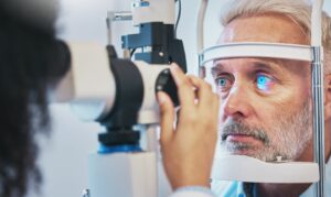 iSTAR Medical esittelee glaukooman hoitolaitteen Hollannissa