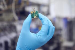 Laserljus går en kvantvandring i ett mikrochip – Physics World