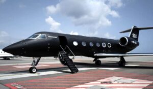 Vopsea VIP neagră mat pentru Gulfstream G450, realizată la General Atomics AeroTec Systems