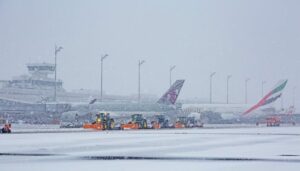 Müncheni lennujaam suleti taas külmutava vihma tõttu tekkinud lennukaose tõttu: reisihäired laienevad ka rongiliiklusele