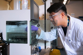Nanotechnology Now - Δελτίο Τύπου: Ερευνητές του Πανεπιστημίου του Τορόντο ανακαλύπτουν νέο λιπιδικό νανοσωματίδιο που δείχνει τη χορήγηση mRNA ειδικά για τους μύες, μειώνει τις επιδράσεις εκτός στόχου: Τα ευρήματα της μελέτης συμβάλλουν σημαντικά στη δημιουργία ιονιζόμενων λιπιδίων ειδικών για τον ιστό και προτρέπουν την επανεξέταση των αρχών σχεδιασμού του εμβολίου mRNA