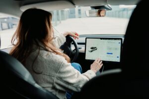 Navigere personvern: Bør vi sette bremsene på bilsporing?