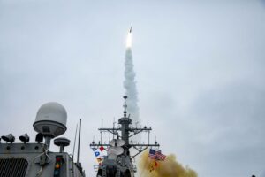Військово-морські сили сертифікують віртуальну бойову систему Aegis на своєму першому есмінці