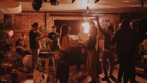 Agora aberto: Melbourne acaba de criar um novo local e bar underground de música ao vivo no CBD - Conexão do Programa de Maconha Medicinal