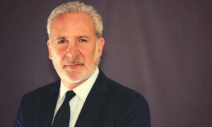 Peter Schiff's Crystal Ball: Bitcoin Headed for a 'Swan Song' Collapse