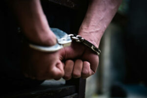 トリニダードで警察が2人を逮捕、4kgのマリファナが積まれた盗難車3台を回収 - 医療大麻プログラム関連