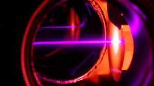Strålende frysninger: den revolusjonerende vitenskapen om laserkjøling – Physics World