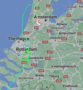 Rotterdam Havalimanı'nda güvenlik olayı: Adam arabasıyla giriş bariyerlerini aştı - Bir uçuş yönlendirildi